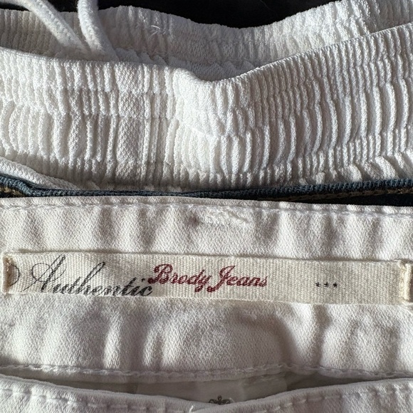 Women’s White Capris - Picture 2 of 4